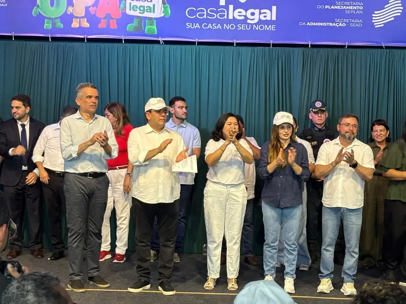 Rafael entrega quase 900 títulos de imóveis e destaca obras do OPA em Teresina