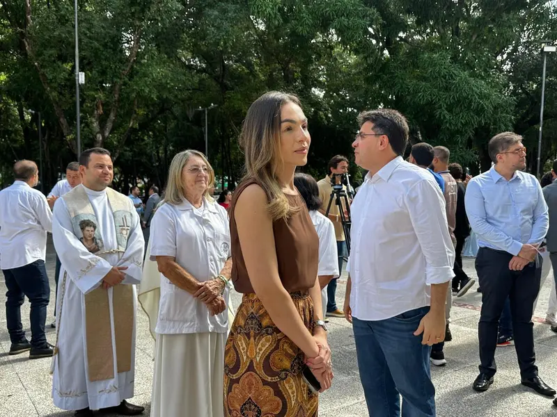 Rafael Fonteles celebra 41 anos com missa e ação solidária em Teresina