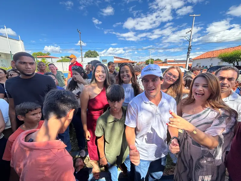 Rafael Fonteles cumpre agenda e entrega kit para creche em Alto Longá