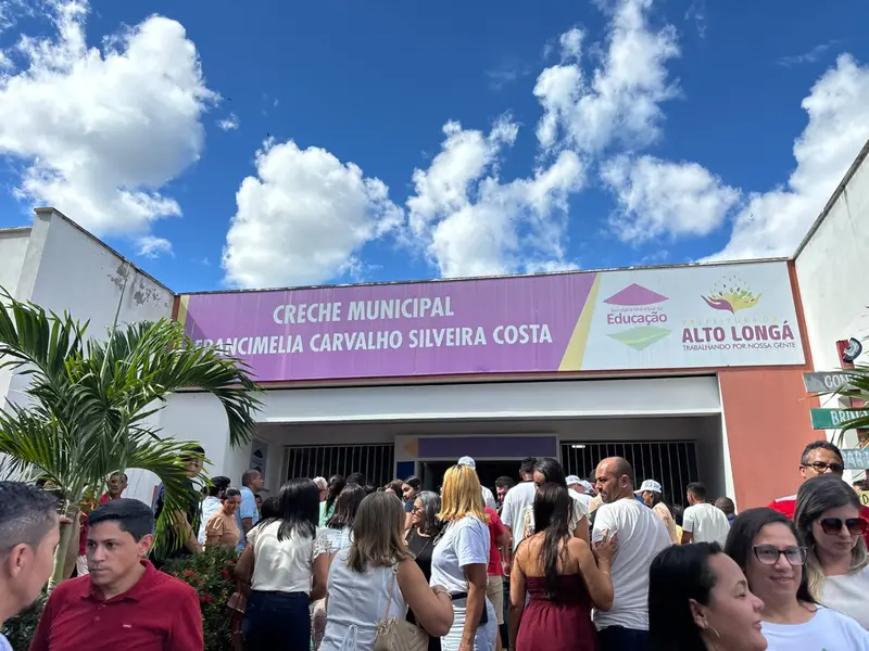 Rafael Fonteles cumpre agenda e entrega kit para creche em Alto Longá