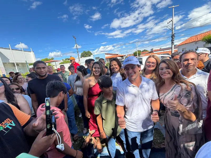 Rafael Fonteles cumpre agenda e entrega kit para creche em Alto Longá