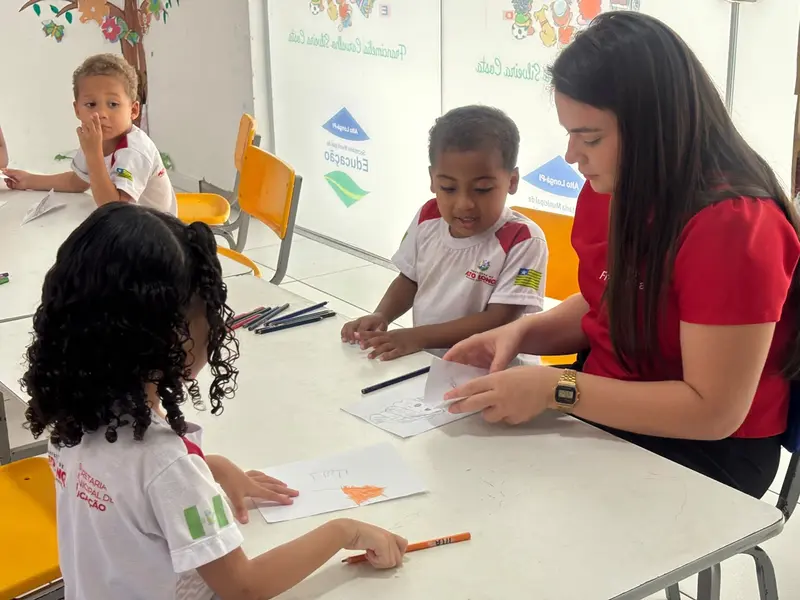 Rafael Fonteles cumpre agenda e entrega kit para creche em Alto Longá