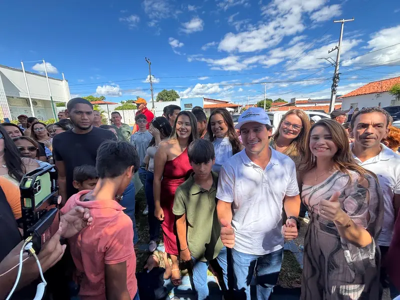 Rafael Fonteles cumpre agenda e entrega kit para creche em Alto Longá