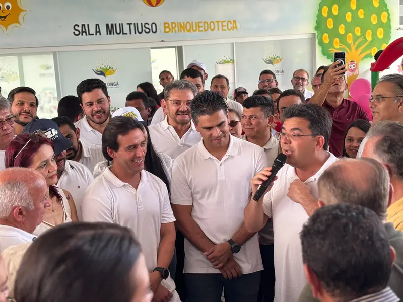 Rafael Fonteles cumpre agenda e entrega kit para creche em Alto Longá