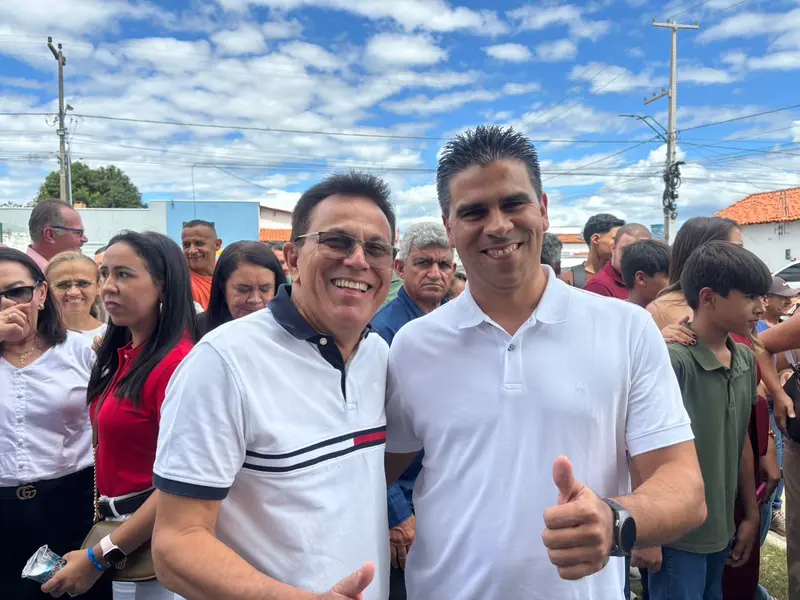 Rafael Fonteles cumpre agenda e entrega kit para creche em Alto Longá