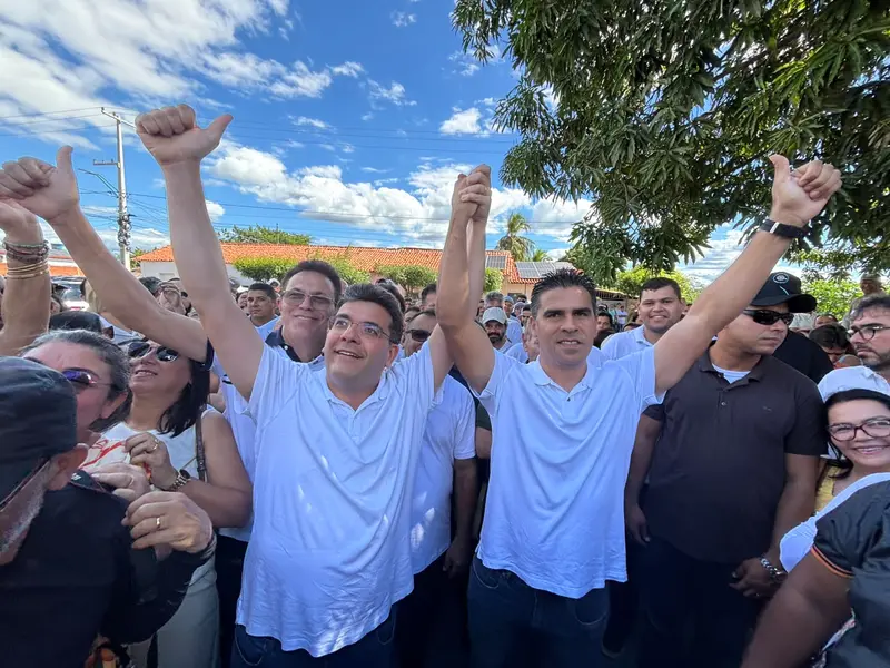 Rafael Fonteles cumpre agenda e entrega kit para creche em Alto Longá