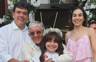 Rafael Fonteles e Isabel Fonteles celebraram a primeira eucaristia da filha Elisa (Foto: Instagram)