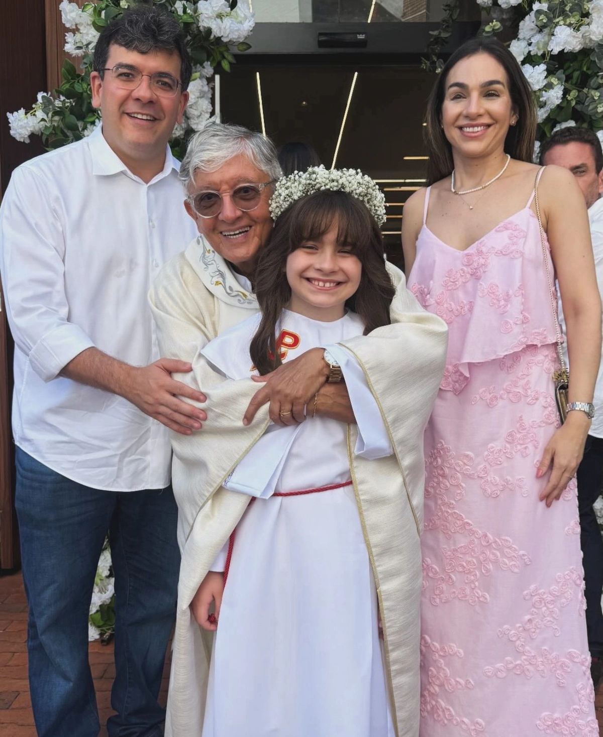 Rafael Fonteles e Isabel Fonteles celebraram a primeira eucaristia da filha Elisa