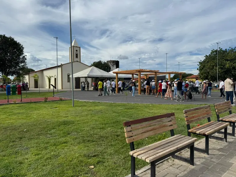 Rafael Fonteles entrega mais de 22 mil m² de asfalto em Hugo Napoleão
