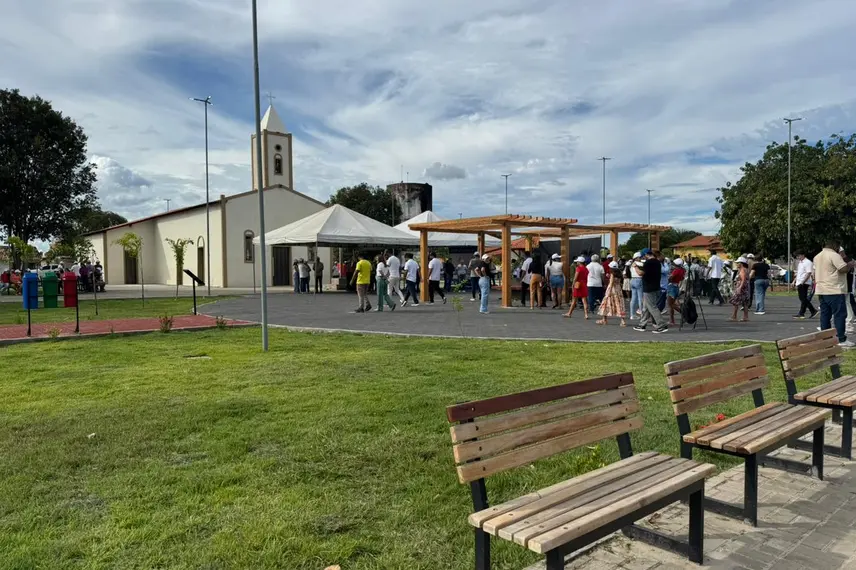 Rafael Fonteles entrega mais de 22 mil m² de asfalto em Hugo Napoleão
