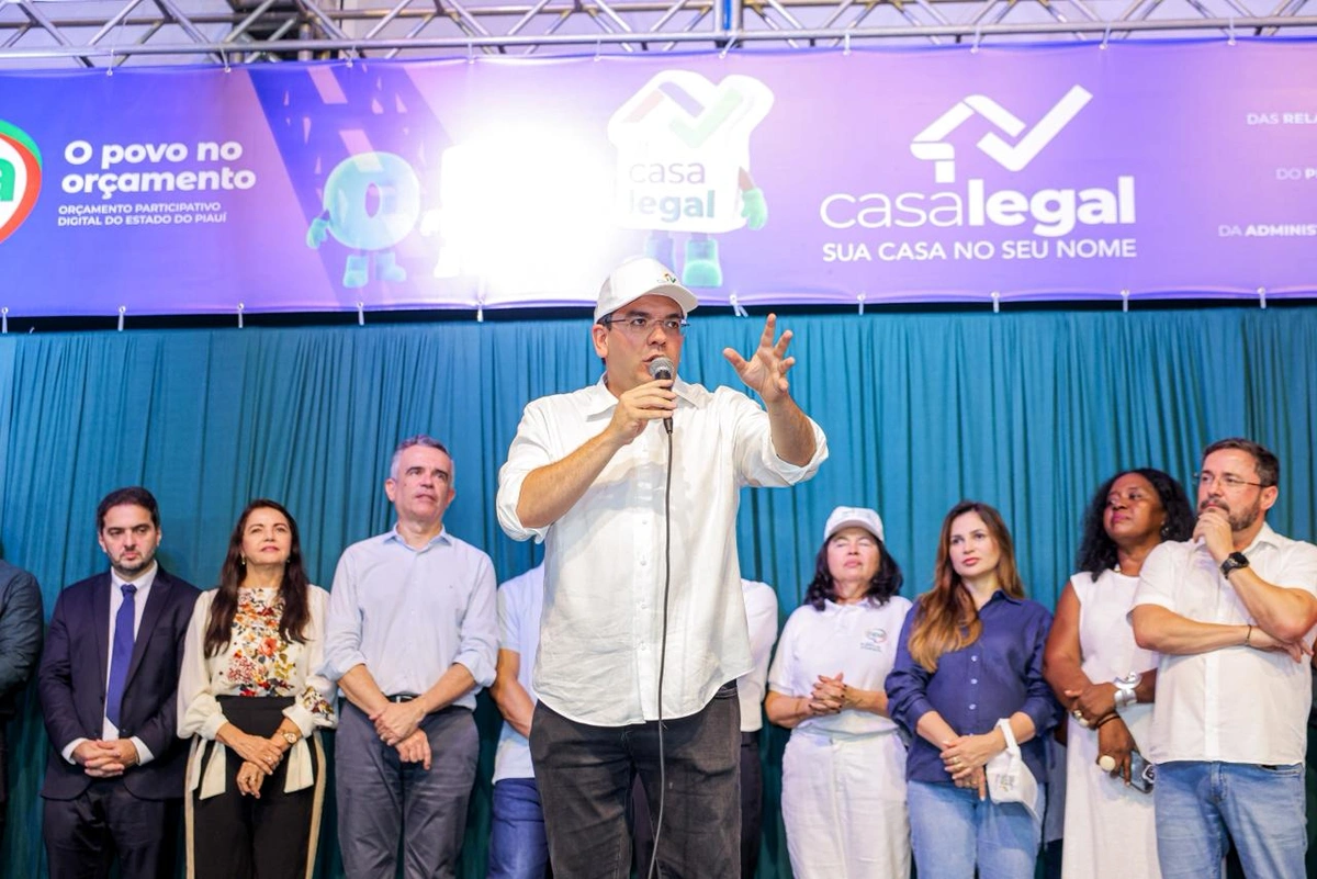 Rafael Fonteles entrega obras do OPA e registros de imóveis em Teresina
