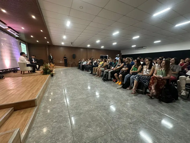 Rafael Fonteles participa de debate sobre matemática e IA em congresso em Teresina
