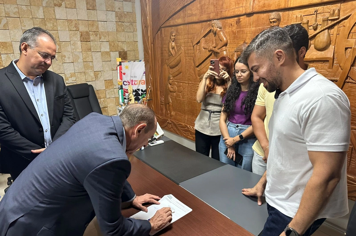 Senador Marcelo Castro assina Ordem de Serviço para restauração de museu em Oeiras