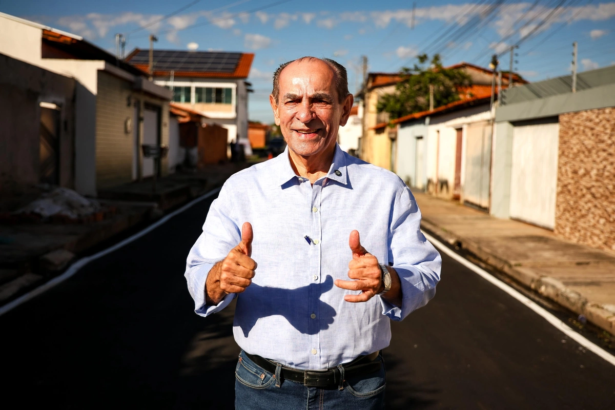Senador Marcelo Castro entrega novas obras de asfaltamento na zona Leste de Teresina