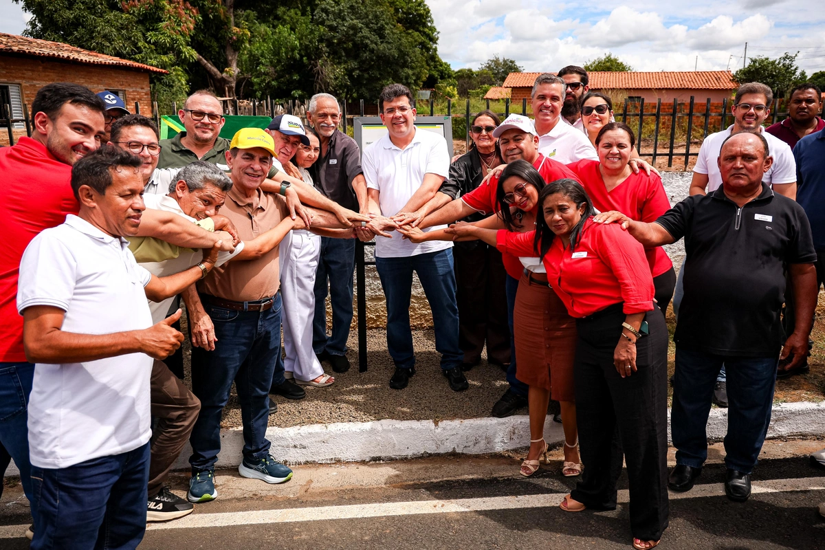 Senador Marcelo Castro inaugura asfalto em ruas de Olho D’Água e Água Branca