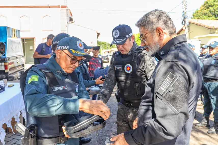 SSP entrega 160 pistolas Glock para reforçar PM no Sul do Piauí