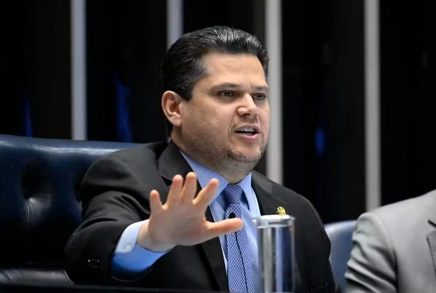Acusação em delação envolve Davi Alcolumbre em suposto repasse de R$ 155 milhões