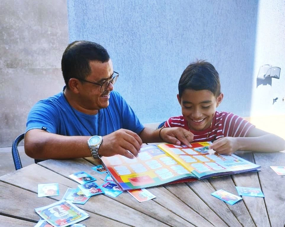 Álbum da Copa une gerações e impulsiona desenvolvimento infantil
