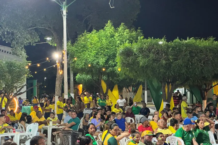 Alto Longá reúne torcida em praça pública e abre clima para Festival de Folguedos