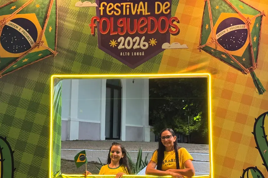 Alto Longá reúne torcida em praça pública e abre clima para Festival de Folguedos