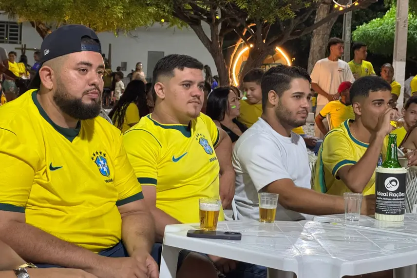Alto Longá reúne torcida em praça pública e abre clima para Festival de Folguedos
