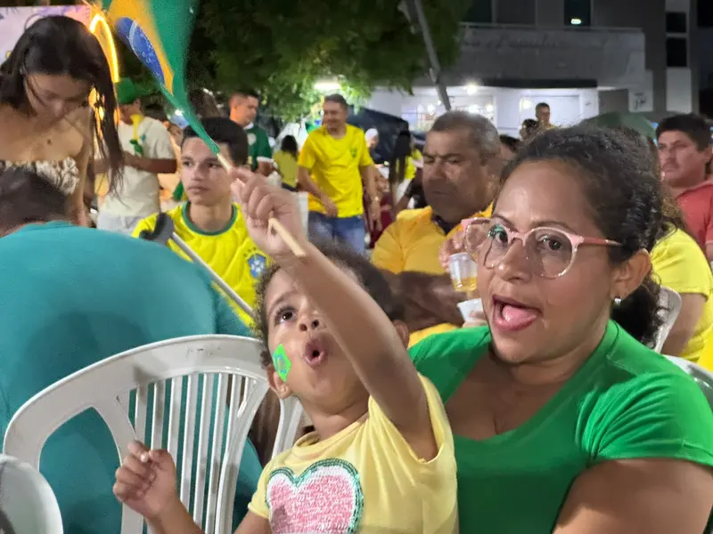 Alto Longá reúne torcida em praça pública e abre clima para Festival de Folguedos