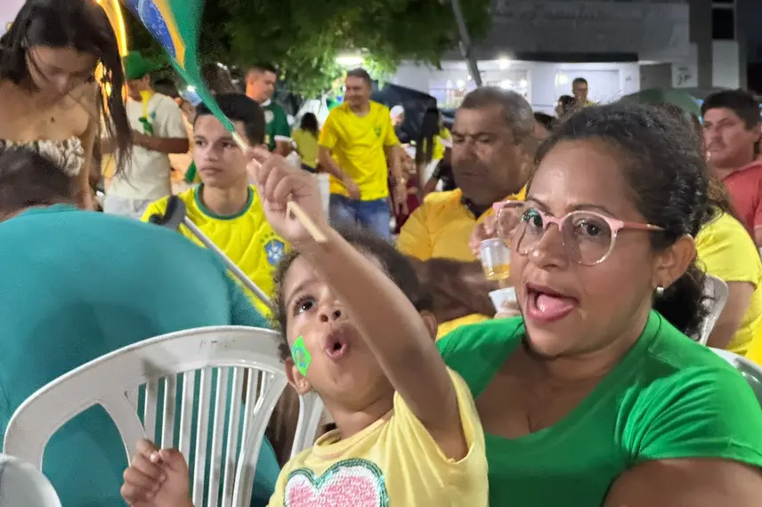 Alto Longá reúne torcida em praça pública e abre clima para Festival de Folguedos