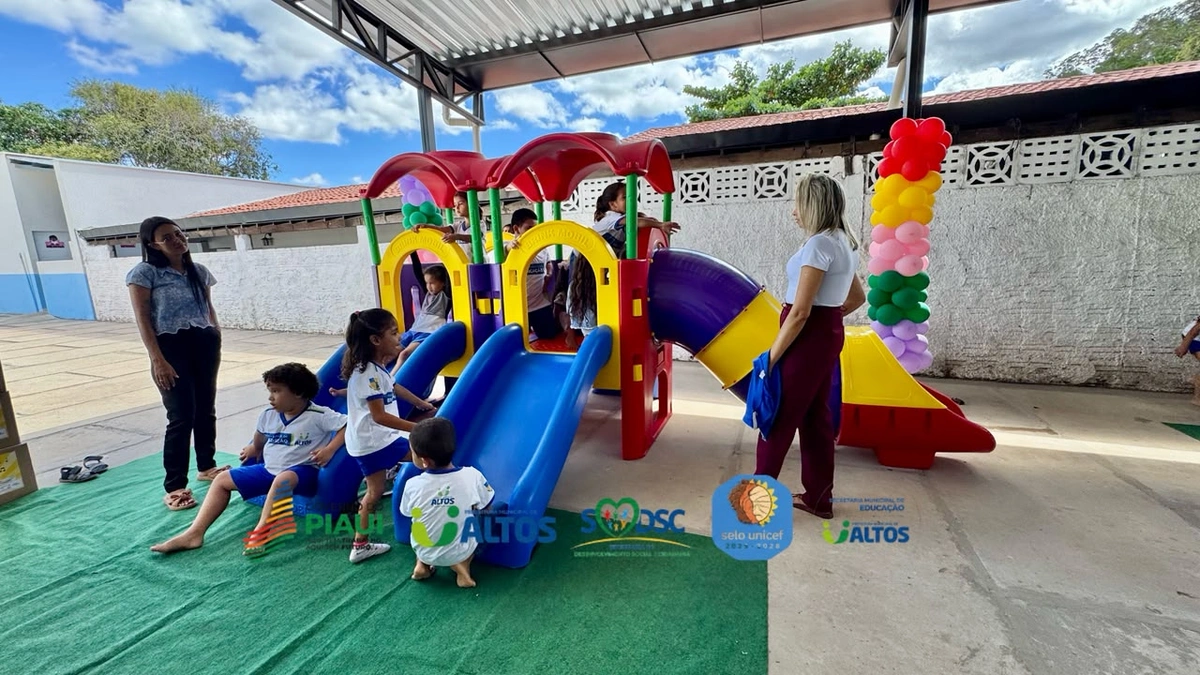 Altos recebe Kit Mobília-Creche e reforça ações voltadas à primeira infância