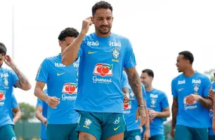 Ancelotti esboça Danilo e Alex Sandro para laterais na estreia da Copa do Mundo (Foto: Reprodução/Rafael Ribeiro/CBF)
