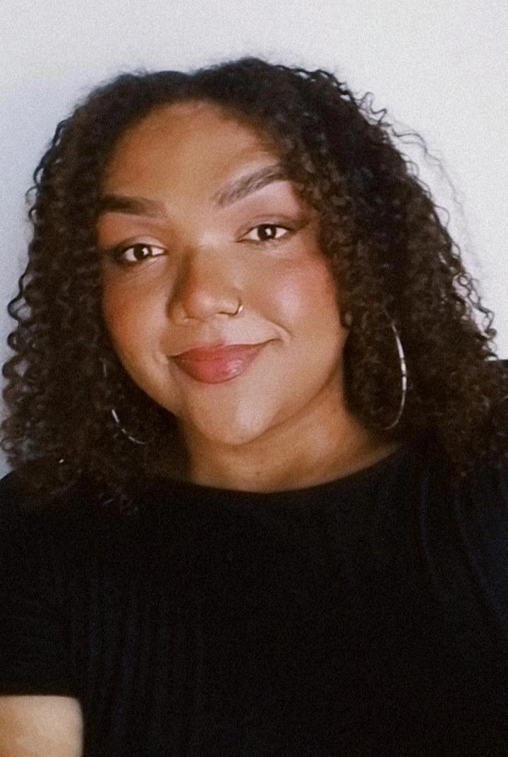 Angella Saturnino, de Itainópolis, estreia na literatura com o livro Nada Exemplar
