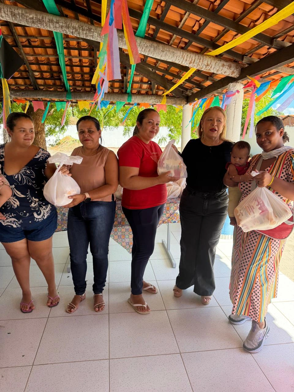 Assistência Social realiza entrega de leite a famílias em Pau D’Arco do Piauí