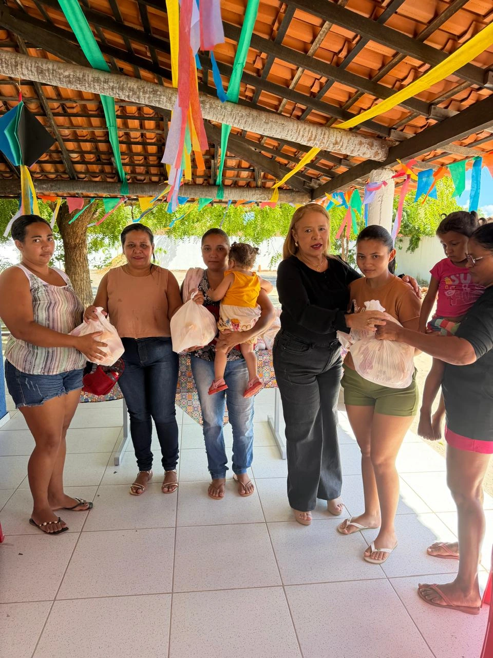 Assistência Social realiza entrega de leite a famílias em Pau D’Arco do Piauí