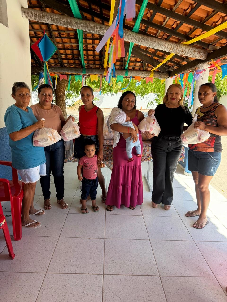 Assistência Social realiza entrega de leite a famílias em Pau D’Arco do Piauí