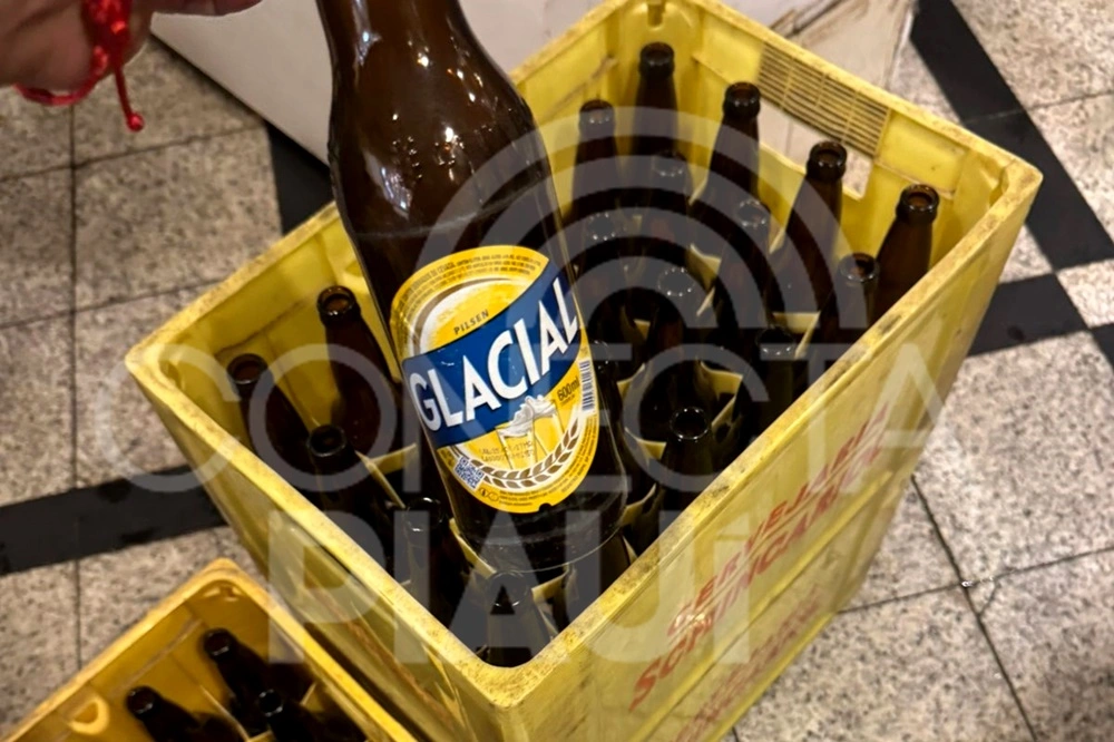 Bar em shopping é interditado por adulteração em chopp: cerveja Glacial e Lokal
