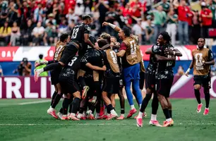 Canadá marca nos acréscimos, vence África do Sul e avança às oitavas da Copa (Foto: Reprodução/Redes Sociais)