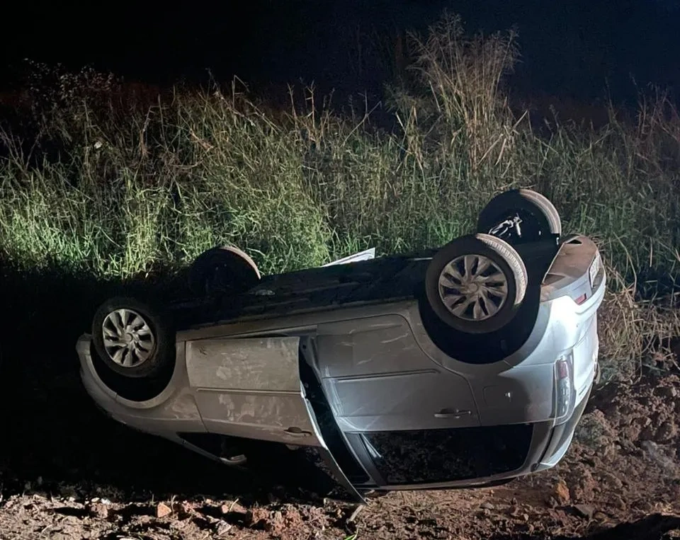Carro capota na PI-113 e é encontrado abandonado em José de Freitas