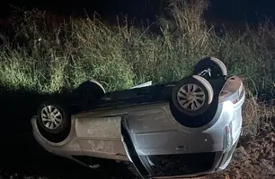 Carro capota na PI-113 e é encontrado abandonado em José de Freitas (Foto: Reprodução)