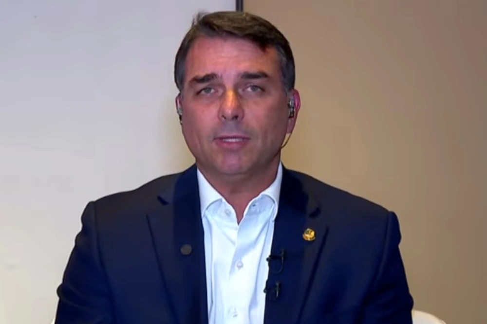Carta vazada expõe suposto apoio dos EUA a Flávio Bolsonaro em crise com Brasil