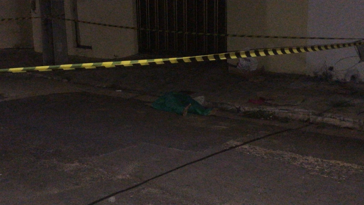Caso foi registrado na Rua Santa Luzia; polícia apura se vítima havia se envolvido em uma briga antes do óbito