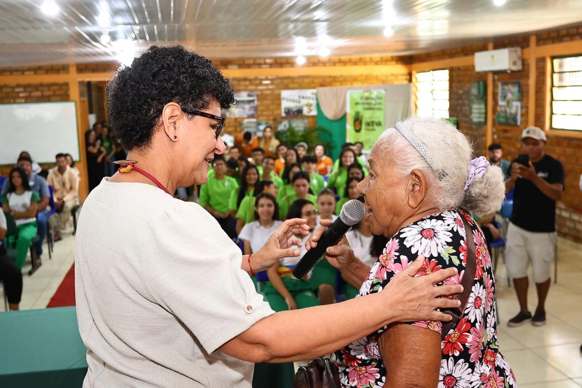 Chica Lera e a secretária da Agricultura Familiar, Rejane Tavares