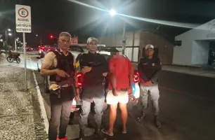 Condenado por roubo é preso com motocicleta roubada no Centro de Teresina (Foto: Divulgação/PMPI)