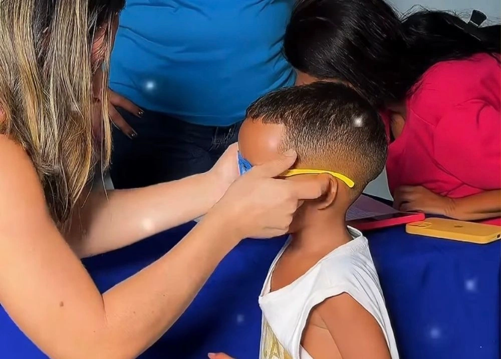 Crianças de Nazaré do Piauí recebem óculos por meio do Pacto pelas Crianças