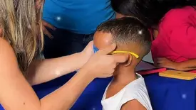 Crianças de Nazaré do Piauí recebem óculos por meio do Pacto pelas Crianças (Foto: Reprodução)