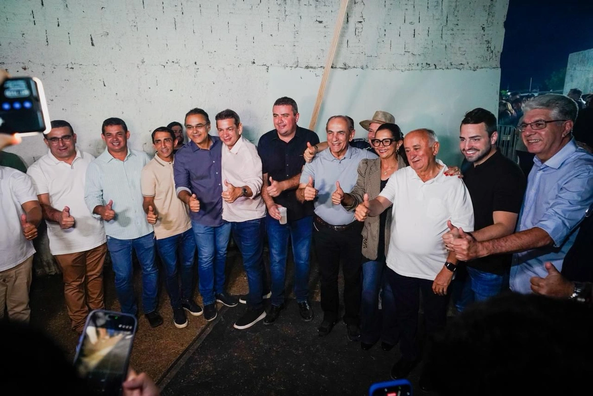 Deputado Júlio César visita feira agropecuária e destaca potencial de Bom Jesus