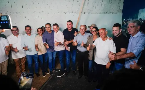 Deputado Júlio César visita feira agropecuária e destaca potencial de Bom Jesus