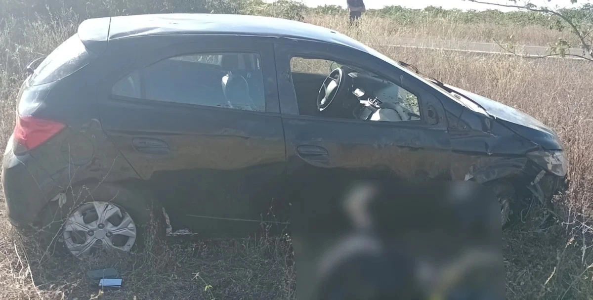 Dois homens morrem após carro capotar em rodovia no Sul do Piauí