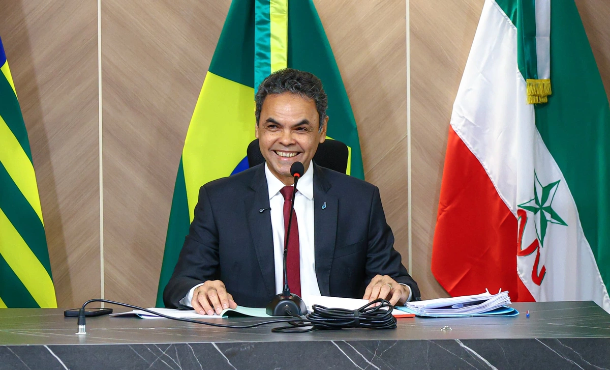 Dr. Gil Carlos propõe projeto de lei para fortalecer artistas piauienses no estado