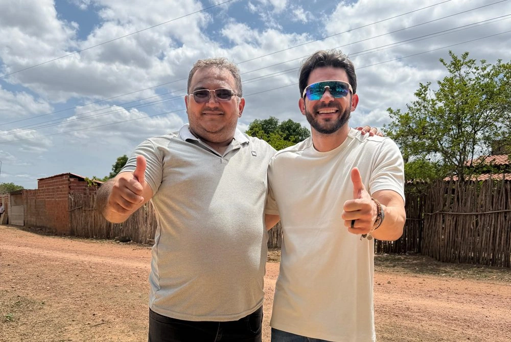 Dr. Marcus Kalume acompanha obra de calçamento em Lagoa de São Francisco