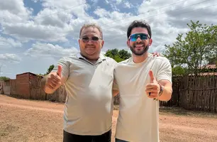 Dr. Marcus Kalume acompanha obra de calçamento em Lagoa de São Francisco (Foto: Reprodução)