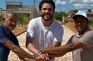 Dr. Marcus Kalume anuncia calçamento para comunidade rural de Flores do Piauí (Foto: Reprodução)